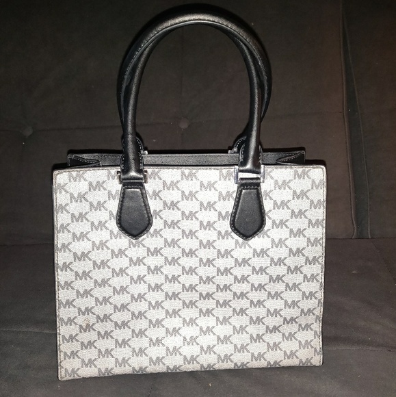 ❌️SOLD❌️Michael Kors Handbag/Crossbody - Picture 2 of 5